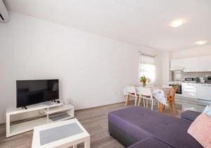 2 Bedroom Awesome Apartment In Rovanjska in Rovanjska