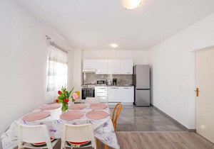 2 Bedroom Awesome Apartment In Rovanjska in Rovanjska