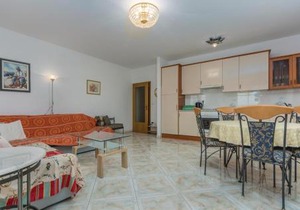 2 Bedroom Beach Front Apartment In Zambratija in Zambratija