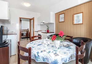 2 bedroom cozy apartment in Novi Vinodolski