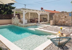 Amazing Home In Peresiji