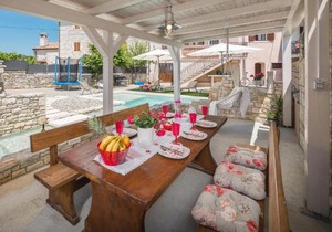 Amazing Home In Peresiji
