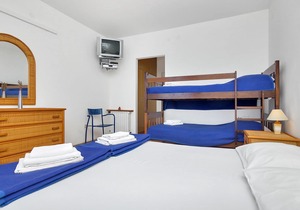 Apartment Ana - 5 m from beach: R3-14(4) - Cove Pokrivenik, Island Hvar, Croatia in Island Hvar
