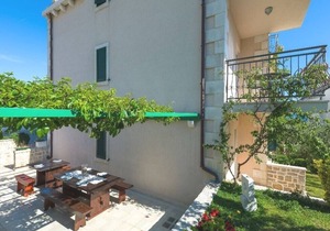Apartments Krešimir, (11396), Bol, hr in Bol