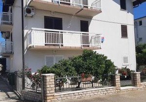 Apartments with parking space Mavarstica, Ciovo - 18882