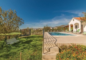 Awesome apartment in Kastel Luksic in Kastel Luksic