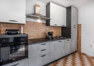 Awesome home in Grizane