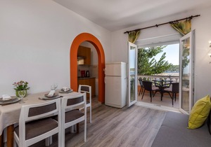 Beach front apartment in Barbat na Rabu with WiFi