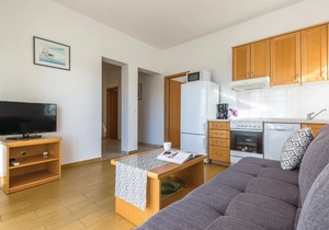 Beach front apartment in Makarska
