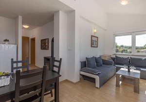Beach front apartment in Njivice with WiFi in Njivice