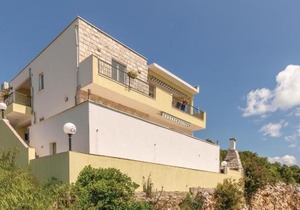 Beach Front Apartment In Komarna With Wifi in Komarna