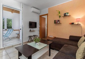 Beach Front Apartment In Smrika in Šmrika