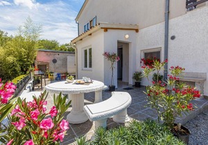 Beach Front Apartment In Smrika in Šmrika