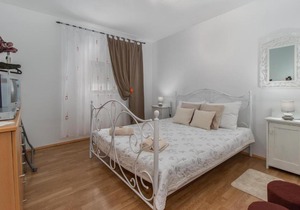 Beach Front Apartment In Smrika in Šmrika