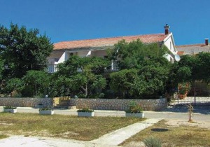 Beautiful Apartment In Kustici With Wifi