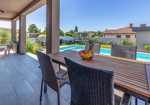 Beautiful home in Pula