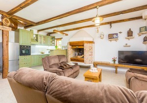 Beautiful rustic holiday house HOJEVICA in Kras