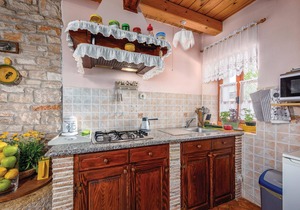 Come to the countryside of Istria and enjoy a relaxing vacation in a quiet area. in Peresiji