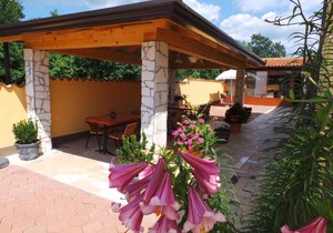 Holiday apartment with use of pool