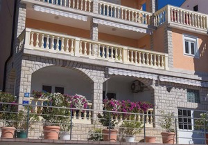 Holiday apartment with sea view and air conditioning in Dramalj