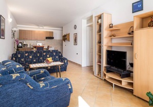 Look forward to a relaxing vacation near the beach and the sea in this vacation apartment.
