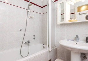 Look forward to a relaxing vacation near the beach and the sea in this vacation apartment.