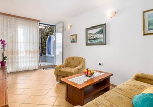 Look forward to a vacation near the sea in this spacious vacation apartment!