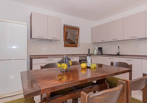 Nice apartment in Brodarica with house sea view