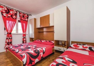 Nice Apartment In Dinjiska With Wifi