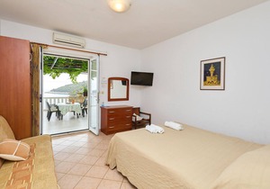 Nice apartment in Saplunara with house sea view