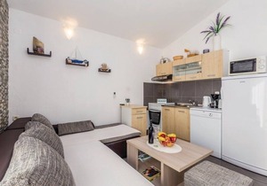 One bedroom apartment near beach Ribarica, Karlobag (A-17885-b) in Karlobag