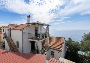 Seaside secluded apartments Cove Tvrdni Dolac, Hvar - 8703 in Gdinj