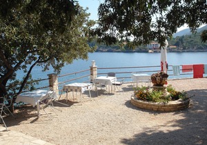 Studio flat near beach Cove Pokrivenik, Hvar (AS-10427-a) in Zastražišće