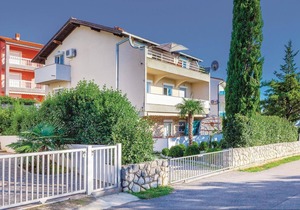 Stunning apartment in Dramalj with house sea view