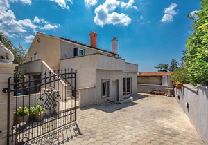 Stunning apartment in Kostrena with WiFi in Kostrena