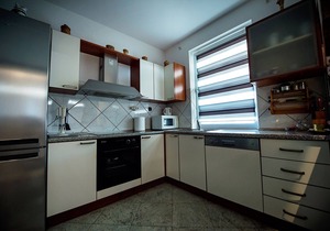 Three bedroom apartment with a swimming pool by the beach Zečevo Rtić, Rogoznica (A-8366-a) in Primošten