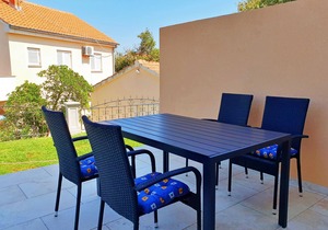 Two bedroom apartment with terrace and sea view Šilo, Krk (A-18685-a)