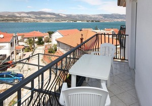 Two bedroom apartment with balcony and sea view Mastrinka, Čiovo (A-4836-b) in Trogir