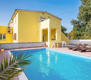 Holiday Marcana Persons Bedrooms 