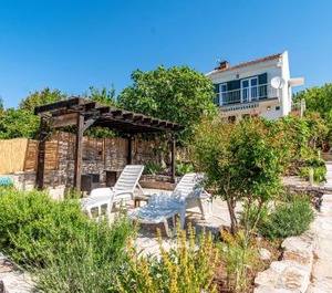Holiday Loviste 