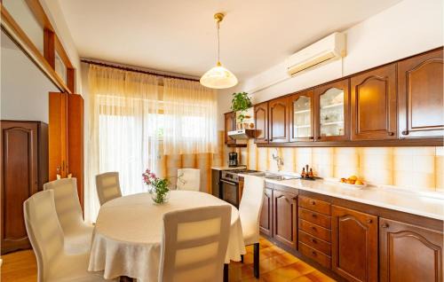 Prizba Apartment | 1 Bedroom Beautiful Apartment In Blato