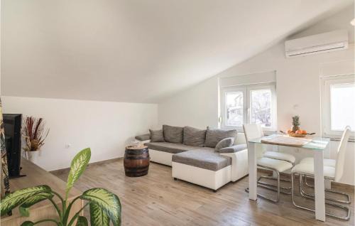 Valdebek Apartment | 1 Bedroom Lovely Apartment In Pula