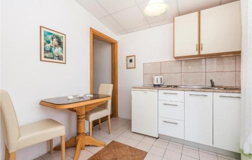 Dinjiska Apartment | 1 Bedroom Stunning Apartment In Dinjiska