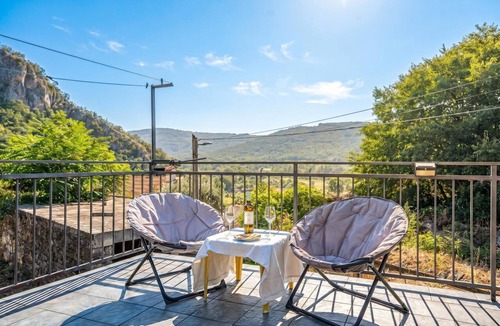 Koper Apartment | 17th Century Apartment with Jacuzzi, Koper, Slovenia