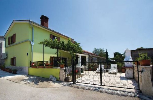 Belavici House | 2 bedroom accommodation in Belavici