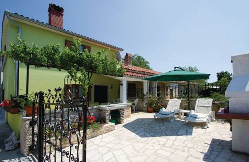 Belavici House | 2 bedroom accommodation in Belavici