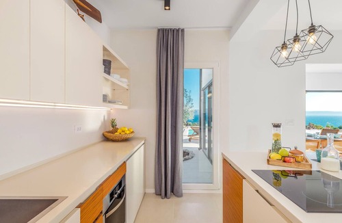 Ravni House | 2 bedroom accommodation in Ravni