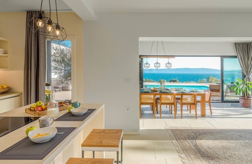 Ravni House | 2 bedroom accommodation in Ravni