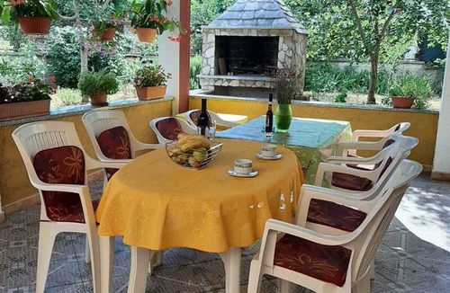 Valdebek House | 2 Bedroom accommodation in Pula with terrace and barbecue