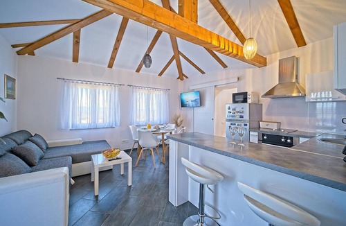 Brdovec House | 2 bedroom beach front home in Kraj Donji